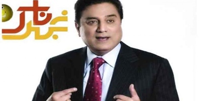 Naeem Bukhari begins hosting Khabarnaak on Geo News